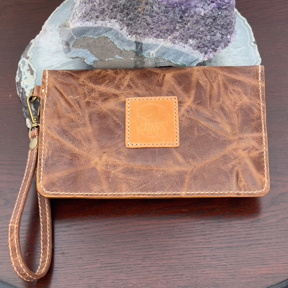 Handmade Honey Brown Leather Clutch, Detach Strap, Antique Brass Hardware - Picture 6 of 17